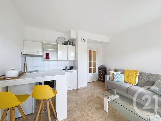 Appartement Studio &agrave; louer - 1 pi&egrave;ce - 21,85 m2 - Mandelieu La Napoule - 06 - PROVENCE-ALPES-COTE-D-AZUR