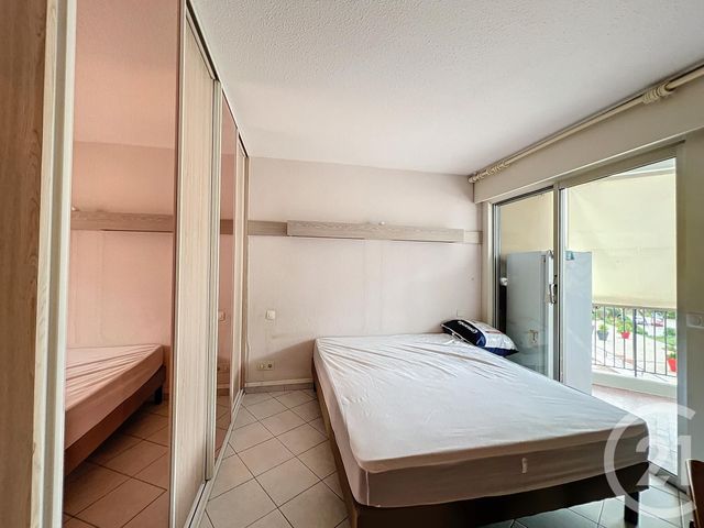 Appartement T2 &agrave; louer - 2 pi&egrave;ces - 49,66 m2 - Mandelieu La Napoule - 06 - PROVENCE-ALPES-COTE-D-AZUR