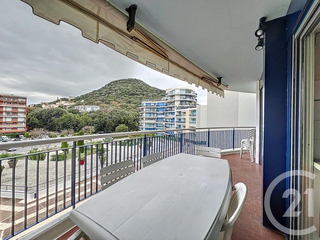 Appartement T2 &agrave; louer - 2 pi&egrave;ces - 49,66 m2 - Mandelieu La Napoule - 06 - PROVENCE-ALPES-COTE-D-AZUR