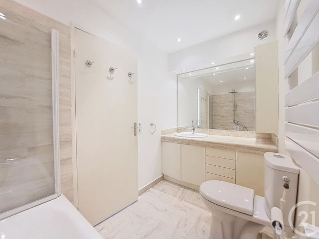 Appartement F3 &agrave; louer - 3 pi&egrave;ces - 64,35 m2 - Mandelieu La Napoule - 06 - PROVENCE-ALPES-COTE-D-AZUR