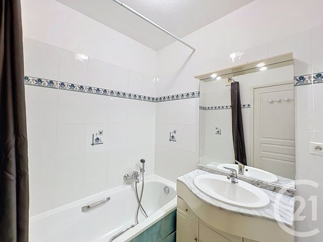 Appartement T2 &agrave; louer - 2 pi&egrave;ces - 38,67 m2 - Mandelieu La Napoule - 06 - PROVENCE-ALPES-COTE-D-AZUR
