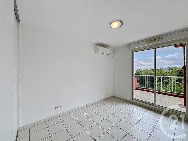 Appartement T2 &agrave; louer - 2 pi&egrave;ces - 38,67 m2 - Mandelieu La Napoule - 06 - PROVENCE-ALPES-COTE-D-AZUR