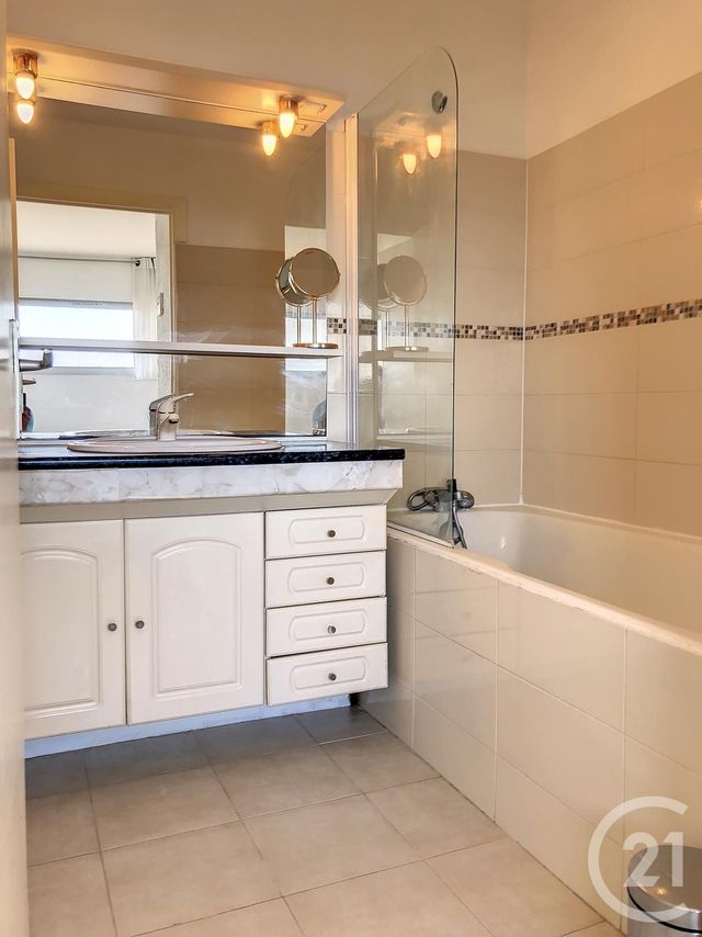 Appartement T2 &agrave; louer - 2 pi&egrave;ces - 46,88 m2 - Mandelieu La Napoule - 06 - PROVENCE-ALPES-COTE-D-AZUR