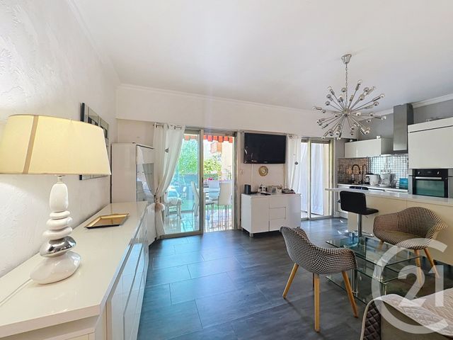 Appartement Studio &agrave; louer - 1 pi&egrave;ce - 48,25 m2 - Mandelieu La Napoule - 06 - PROVENCE-ALPES-COTE-D-AZUR