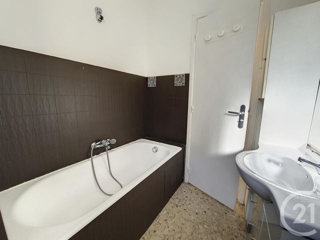Appartement F2 &agrave; louer - 2 pi&egrave;ces - 40,01 m2 - Mandelieu La Napoule - 06 - PROVENCE-ALPES-COTE-D-AZUR
