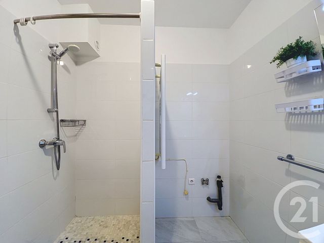 Appartement Studio &agrave; louer - 1 pi&egrave;ce - 33,11 m2 - Mandelieu La Napoule - 06 - PROVENCE-ALPES-COTE-D-AZUR