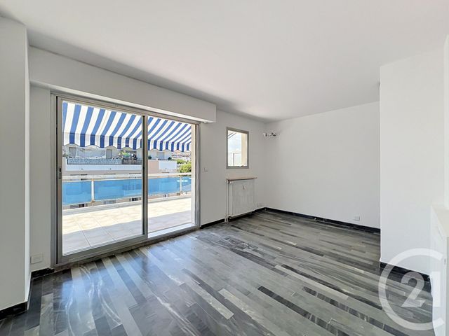 Appartement Studio &agrave; louer - 1 pi&egrave;ce - 21,42 m2 - Le Cannet - 06 - PROVENCE-ALPES-COTE-D-AZUR
