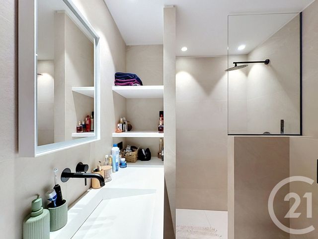 Appartement Studio &agrave; louer - 1 pi&egrave;ce - 25,60 m2 - Mandelieu La Napoule - 06 - PROVENCE-ALPES-COTE-D-AZUR