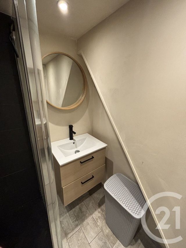 Appartement T2 &agrave; louer - 2 pi&egrave;ces - 26,89 m2 - Frejus - 83 - PROVENCE-ALPES-COTE-D-AZUR