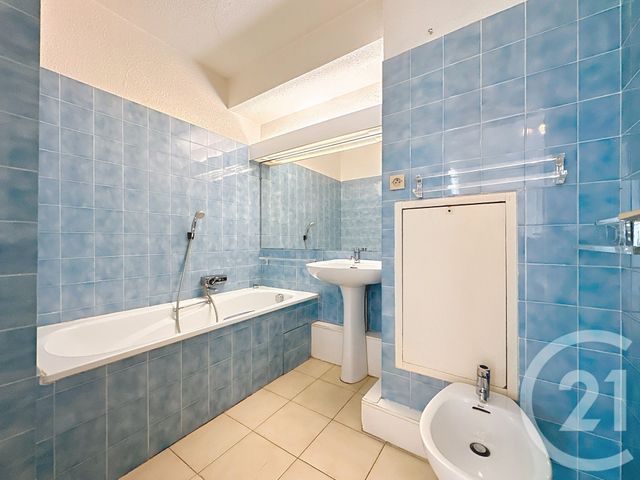 Appartement F3 à vendre - 3 pièces - 55,28 m2 - Cannes La Bocca - 06 - PROVENCE-ALPES-COTE-D-AZUR