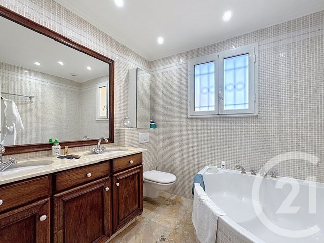 Appartement F7 et + à vendre - 7 pièces - 169,77 m2 - Mandelieu La Napoule - 06 - PROVENCE-ALPES-COTE-D-AZUR