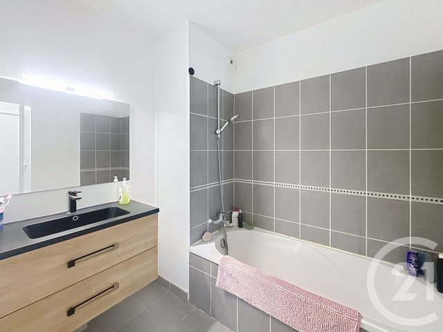 Appartement F3 à vendre - 3 pièces - 60,30 m2 - Mandelieu La Napoule - 06 - PROVENCE-ALPES-COTE-D-AZUR