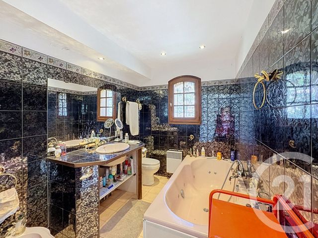 Maison &agrave; vendre - 7 pi&egrave;ces - 332 m2 - Mandelieu La Napoule - 06 - PROVENCE-ALPES-COTE-D-AZUR