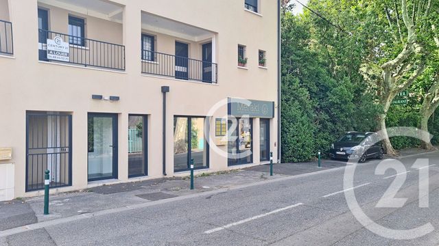 Appartement &agrave; louer - 3 pi&egrave;ces - 53 m2 - St Martin De Crau - 13 - PROVENCE-ALPES-COTE-D-AZUR