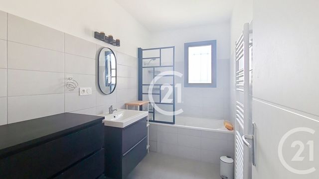 Appartement &agrave; louer - 3 pi&egrave;ces - 53 m2 - St Martin De Crau - 13 - PROVENCE-ALPES-COTE-D-AZUR