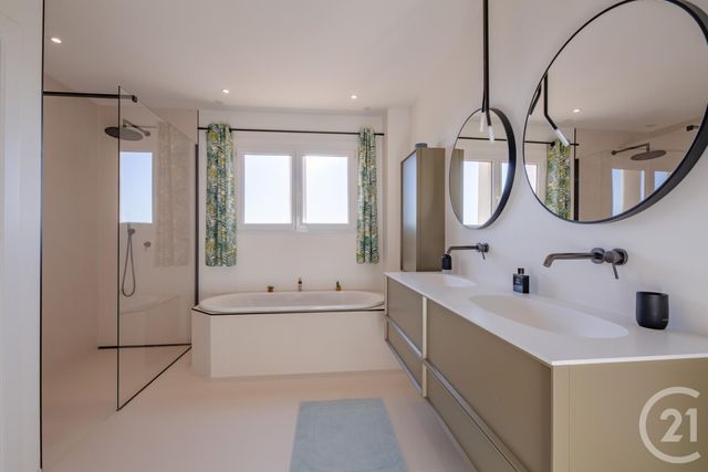 Maison &agrave; vendre - 6 pi&egrave;ces - 220 m2 - Roquebrune Sur Argens - 83 - PROVENCE-ALPES-COTE-D-AZUR