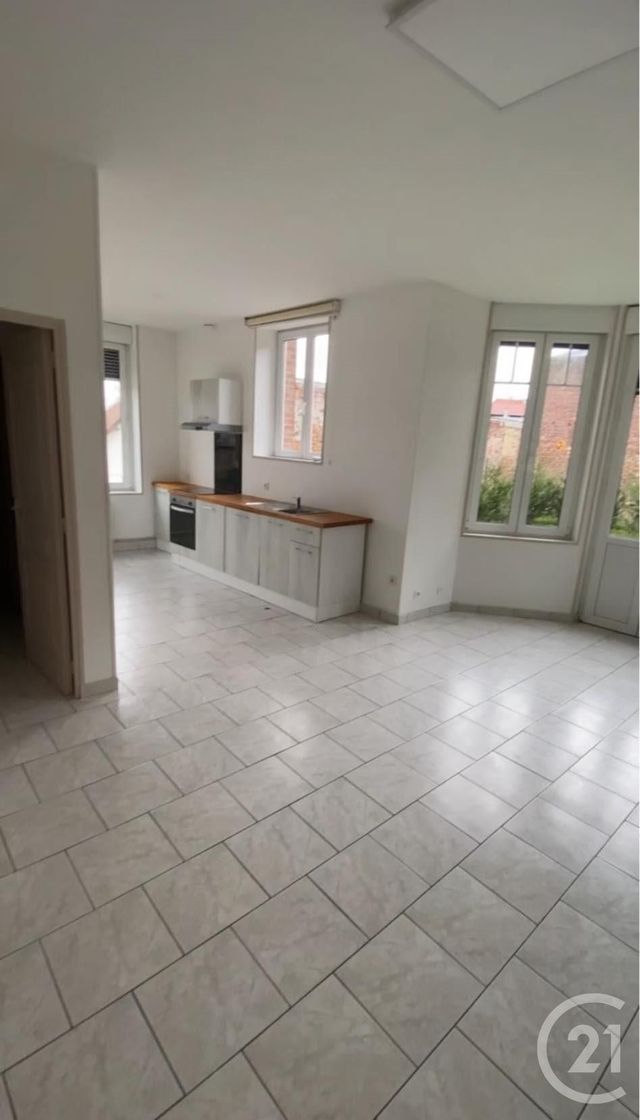 Appartement F4 à louer - 4 pièces - 80 m2 - Peronne - 80 - PICARDIE