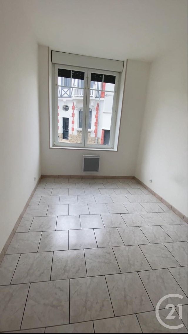 Appartement F4 à louer - 4 pièces - 80 m2 - Peronne - 80 - PICARDIE