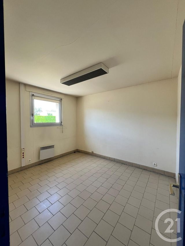 Local commercial à louer - 100.0 m2 - 80 - Somme
