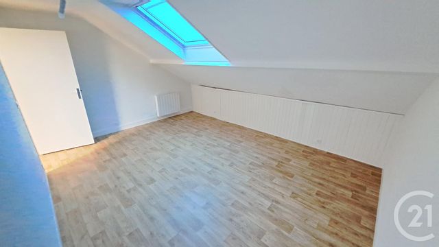 Appartement F4 &agrave; louer - 4 pi&egrave;ces - 84,21 m2 - Compiegne - 60 - PICARDIE