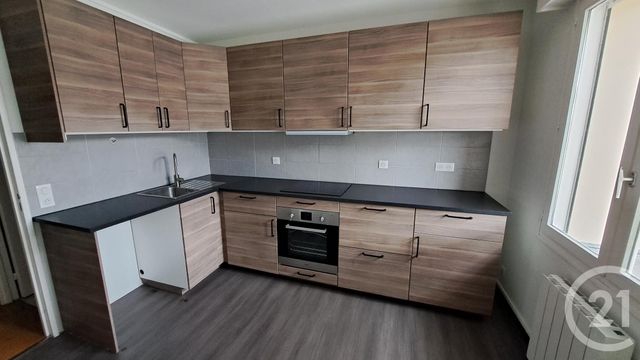 Appartement F4 &agrave; louer - 4 pi&egrave;ces - 84,21 m2 - Compiegne - 60 - PICARDIE