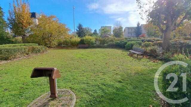 Appartement F4 &agrave; louer - 4 pi&egrave;ces - 84 m2 - Compiegne - 60 - PICARDIE