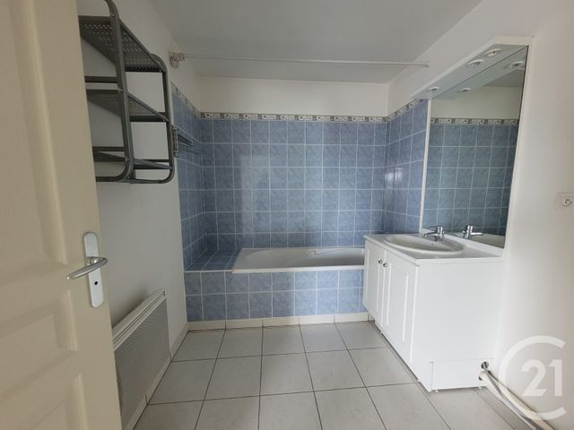 Appartement F2 &agrave; louer - 2 pi&egrave;ces - 44 m2 - Compiegne - 60 - PICARDIE