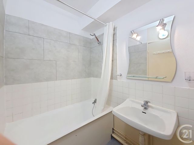 Appartement F2 &agrave; louer - 2 pi&egrave;ces - 46,72 m2 - Compiegne - 60 - PICARDIE
