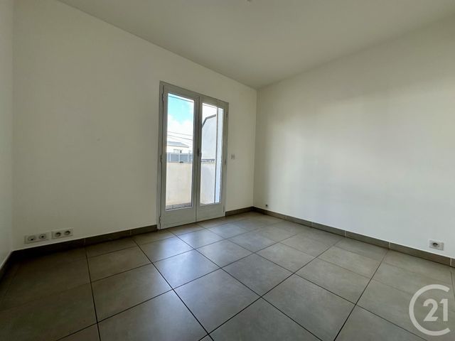 Appartement F3 &agrave; louer - 3 pi&egrave;ces - 55,26 m2 - Ste Genevieve Des Bois - 91 - ILE-DE-FRANCE