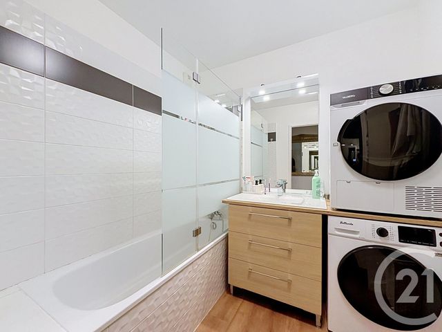 Appartement F3 &agrave; louer - 3 pi&egrave;ces - 65,99 m2 - Ste Genevieve Des Bois - 91 - ILE-DE-FRANCE