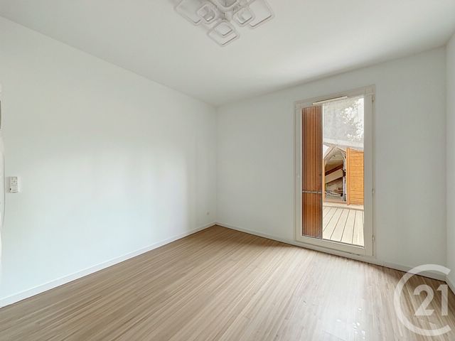 Appartement F3 &agrave; louer - 3 pi&egrave;ces - 65,99 m2 - Ste Genevieve Des Bois - 91 - ILE-DE-FRANCE