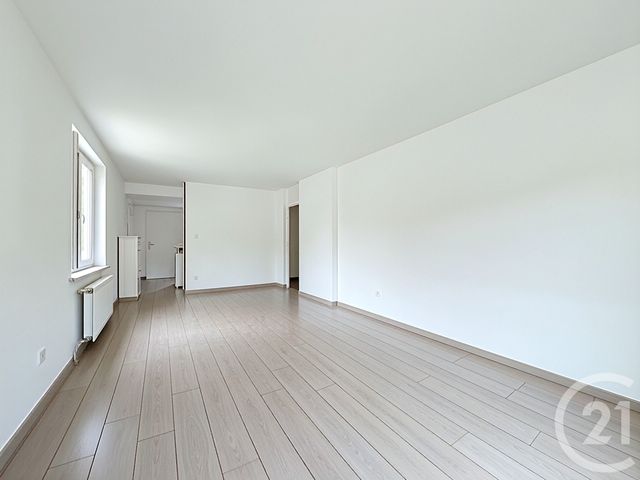 Appartement F3 &agrave; louer - 3 pi&egrave;ces - 65,99 m2 - Ste Genevieve Des Bois - 91 - ILE-DE-FRANCE