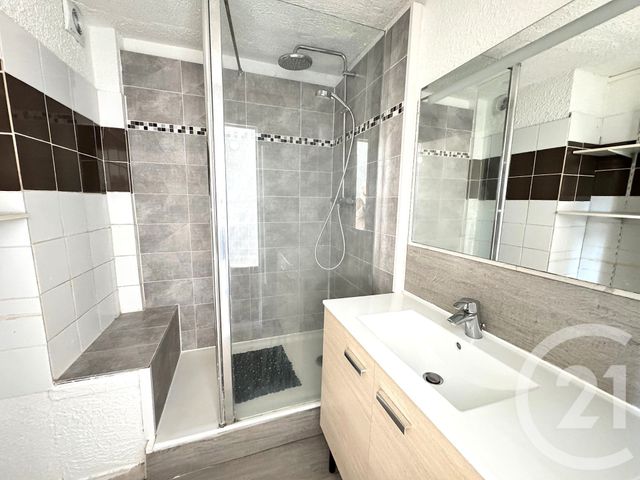 Appartement F5 à vendre - 5 pièces - 80,64 m2 - La Londe Les Maures - 83 - PROVENCE-ALPES-COTE-D-AZUR