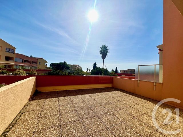 Appartement F3 à vendre - 3 pièces - 44,28 m2 - La Londe Les Maures - 83 - PROVENCE-ALPES-COTE-D-AZUR