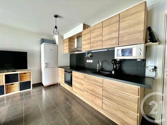 Appartement F3 à vendre - 3 pièces - 56 m2 - La Londe Les Maures - 83 - PROVENCE-ALPES-COTE-D-AZUR