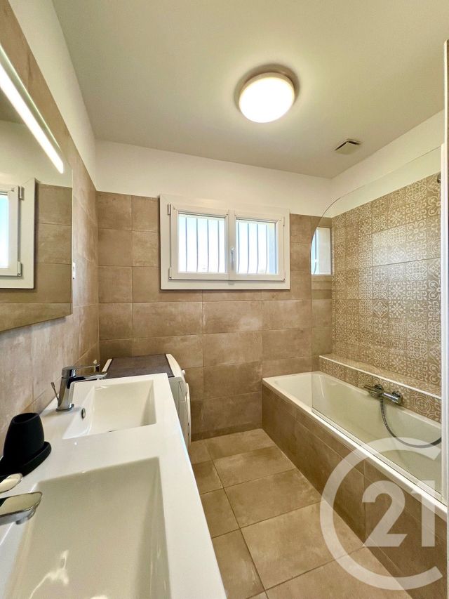 Maison &agrave; vendre - 7 pi&egrave;ces - 184 m2 - La Londe Les Maures - 83 - PROVENCE-ALPES-COTE-D-AZUR