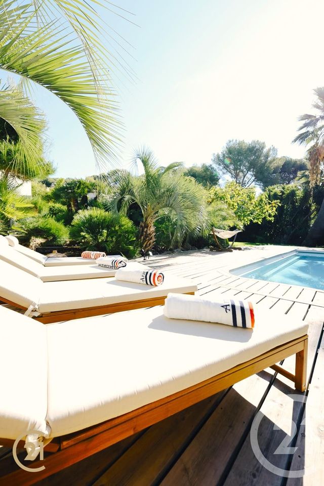 Maison &agrave; vendre - 7 pi&egrave;ces - 196 m2 - La Londe Les Maures - 83 - PROVENCE-ALPES-COTE-D-AZUR