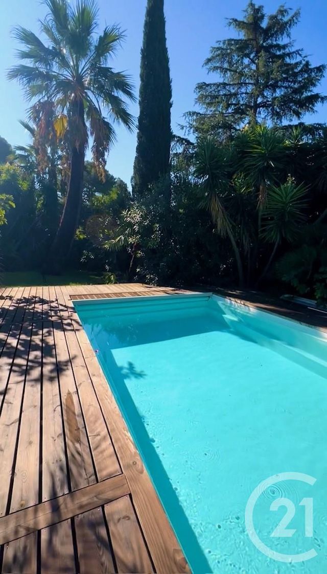 Maison &agrave; vendre - 7 pi&egrave;ces - 196 m2 - La Londe Les Maures - 83 - PROVENCE-ALPES-COTE-D-AZUR