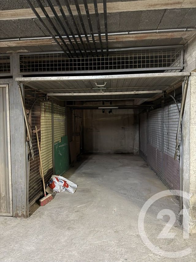 Parking &agrave; vendre - 15 m2 - La Londe Les Maures - 83 - PROVENCE-ALPES-COTE-D-AZUR