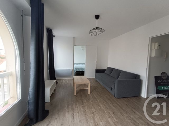 Appartement F2 &agrave; louer - 2 pi&egrave;ces - 39,23 m2 - La Londe Les Maures - 83 - PROVENCE-ALPES-COTE-D-AZUR