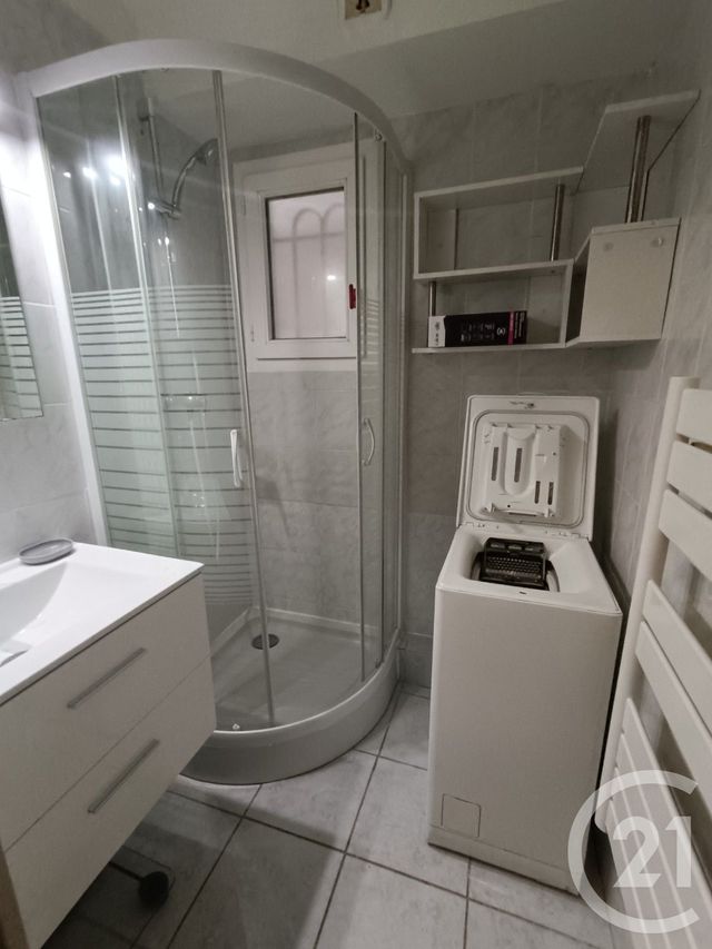 Appartement F2 &agrave; louer - 2 pi&egrave;ces - 26,85 m2 - La Londe Les Maures - 83 - PROVENCE-ALPES-COTE-D-AZUR