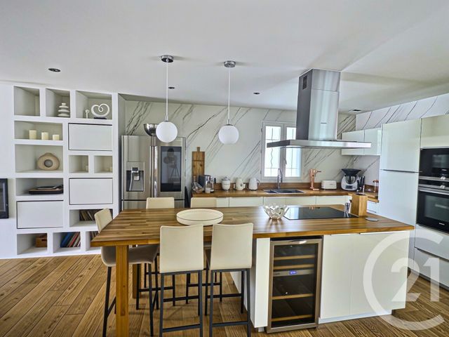 Maison &agrave; vendre - 5 pi&egrave;ces - 147,20 m2 - La Crau - 83 - PROVENCE-ALPES-COTE-D-AZUR
