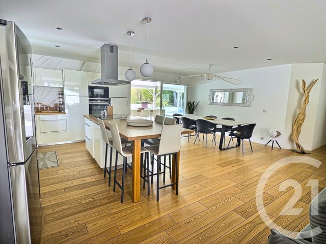 Maison &agrave; vendre - 5 pi&egrave;ces - 147,20 m2 - La Crau - 83 - PROVENCE-ALPES-COTE-D-AZUR