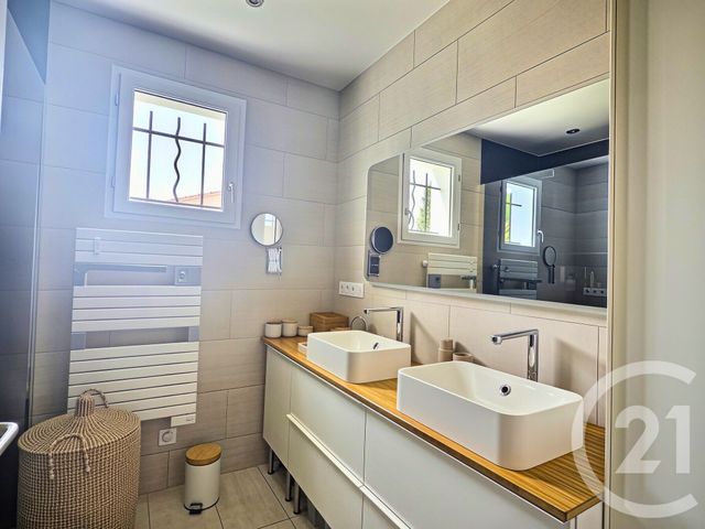 Maison &agrave; vendre - 5 pi&egrave;ces - 147,20 m2 - La Crau - 83 - PROVENCE-ALPES-COTE-D-AZUR