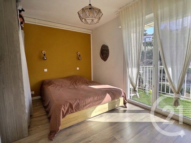 Appartement F4 &agrave; vendre - 4 pi&egrave;ces - 75,40 m2 - Hyeres - 83 - PROVENCE-ALPES-COTE-D-AZUR