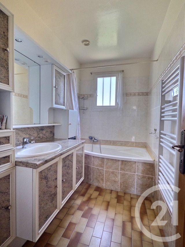 Maison &agrave; vendre - 4 pi&egrave;ces - 84,10 m2 - La Londe Les Maures - 83 - PROVENCE-ALPES-COTE-D-AZUR