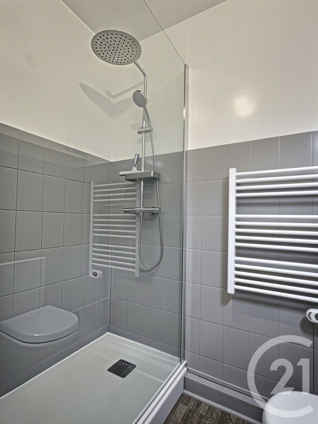 Appartement F2 &agrave; louer - 2 pi&egrave;ces - 39,23 m2 - La Londe Les Maures - 83 - PROVENCE-ALPES-COTE-D-AZUR