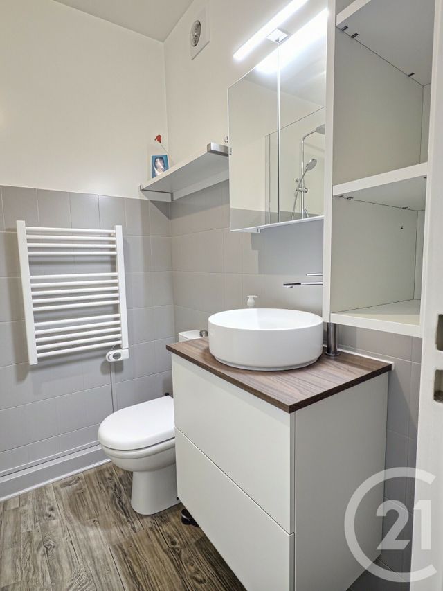 Appartement F2 &agrave; louer - 2 pi&egrave;ces - 39,23 m2 - La Londe Les Maures - 83 - PROVENCE-ALPES-COTE-D-AZUR
