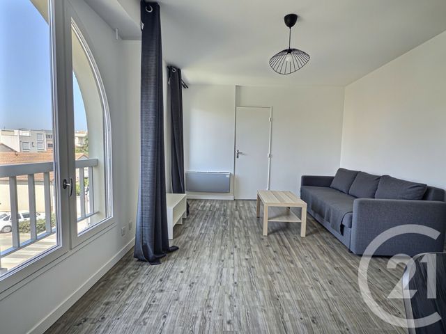 Appartement F2 &agrave; louer - 2 pi&egrave;ces - 39,23 m2 - La Londe Les Maures - 83 - PROVENCE-ALPES-COTE-D-AZUR