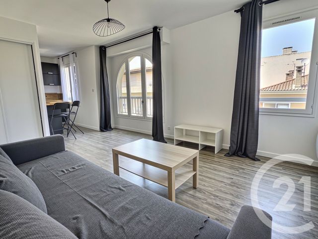 Appartement F2 &agrave; louer - 2 pi&egrave;ces - 39,23 m2 - La Londe Les Maures - 83 - PROVENCE-ALPES-COTE-D-AZUR